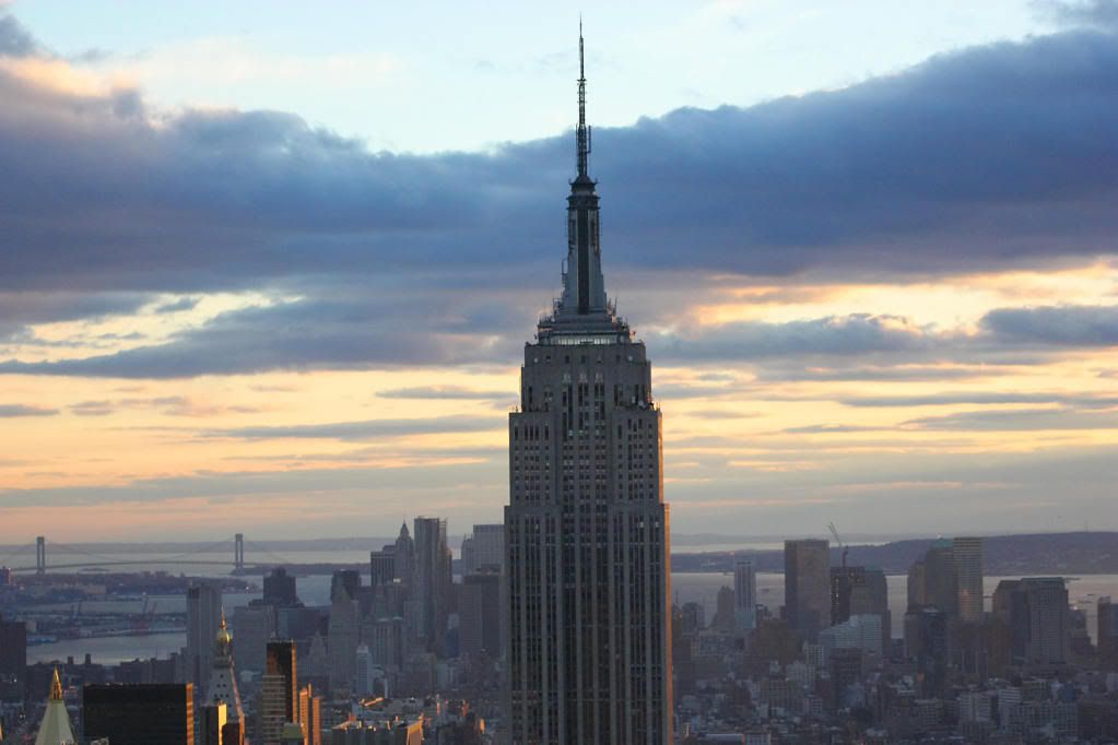 IMAGE: http://i1037.photobucket.com/albums/a453/wturano/12_TopOfTheRock_December2010_002.jpg