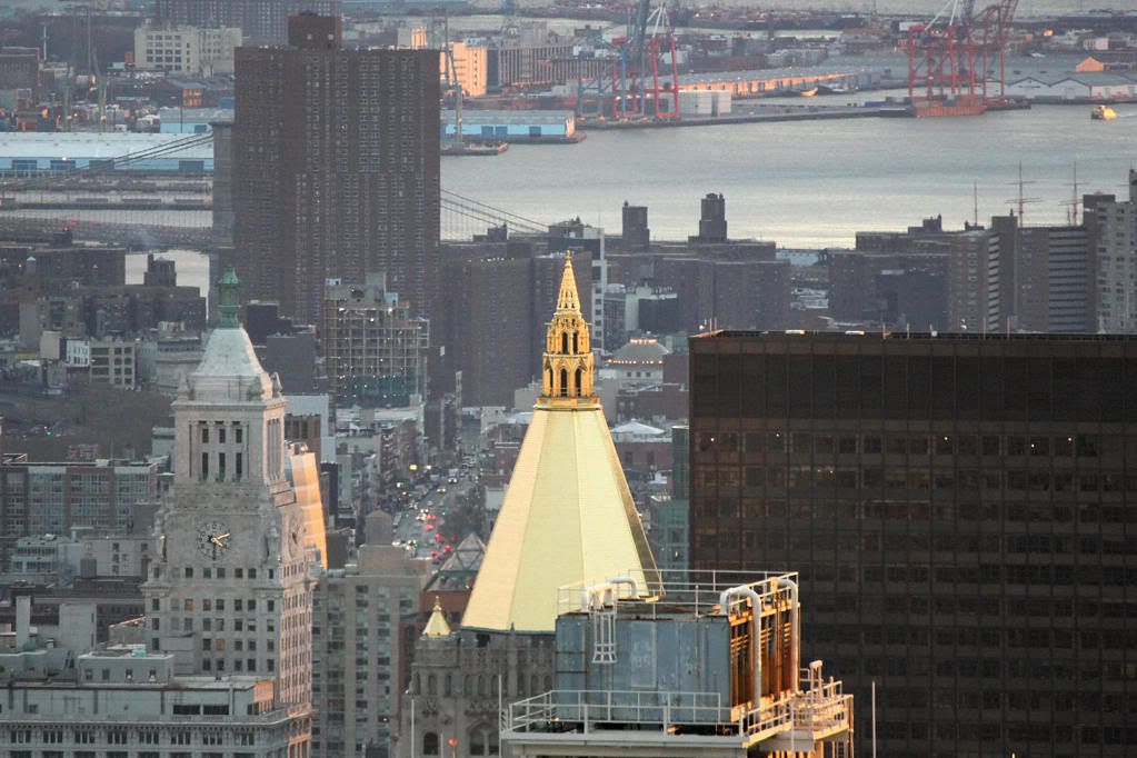 IMAGE: http://i1037.photobucket.com/albums/a453/wturano/12_TopOfTheRock_December2010_004.jpg