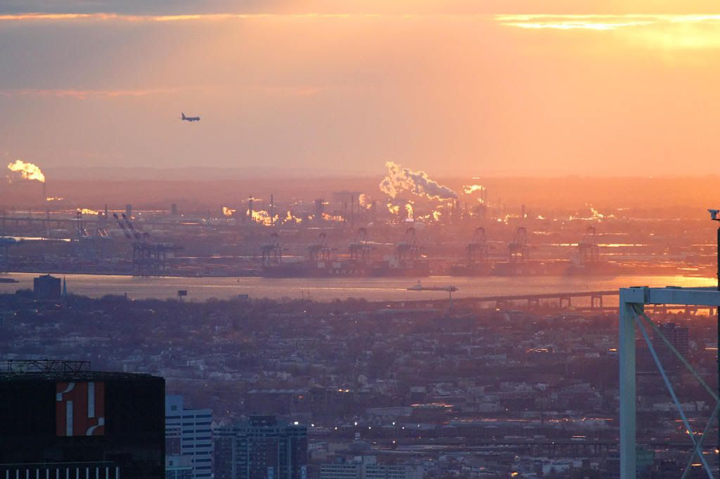 IMAGE: http://i1037.photobucket.com/albums/a453/wturano/12_TopOfTheRock_December2010_006.jpg