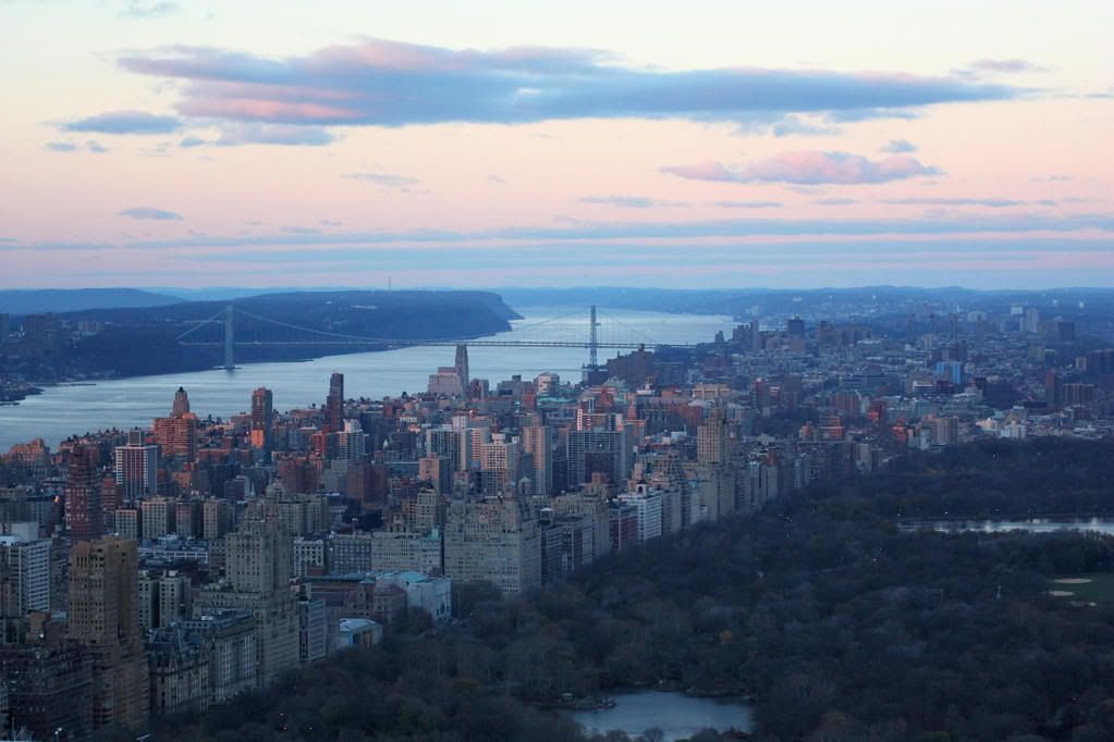 IMAGE: http://i1037.photobucket.com/albums/a453/wturano/12_TopOfTheRock_December2010_007.jpg