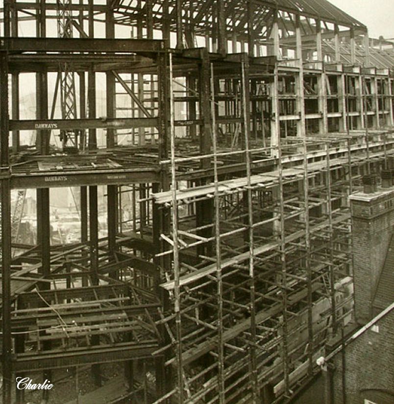 ConstructionofLondonbuilding1930.jpg