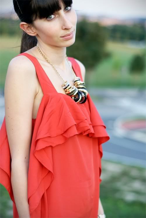 http://i1037.photobucket.com/albums/a455/myfloorisred/Coraldress4.jpg